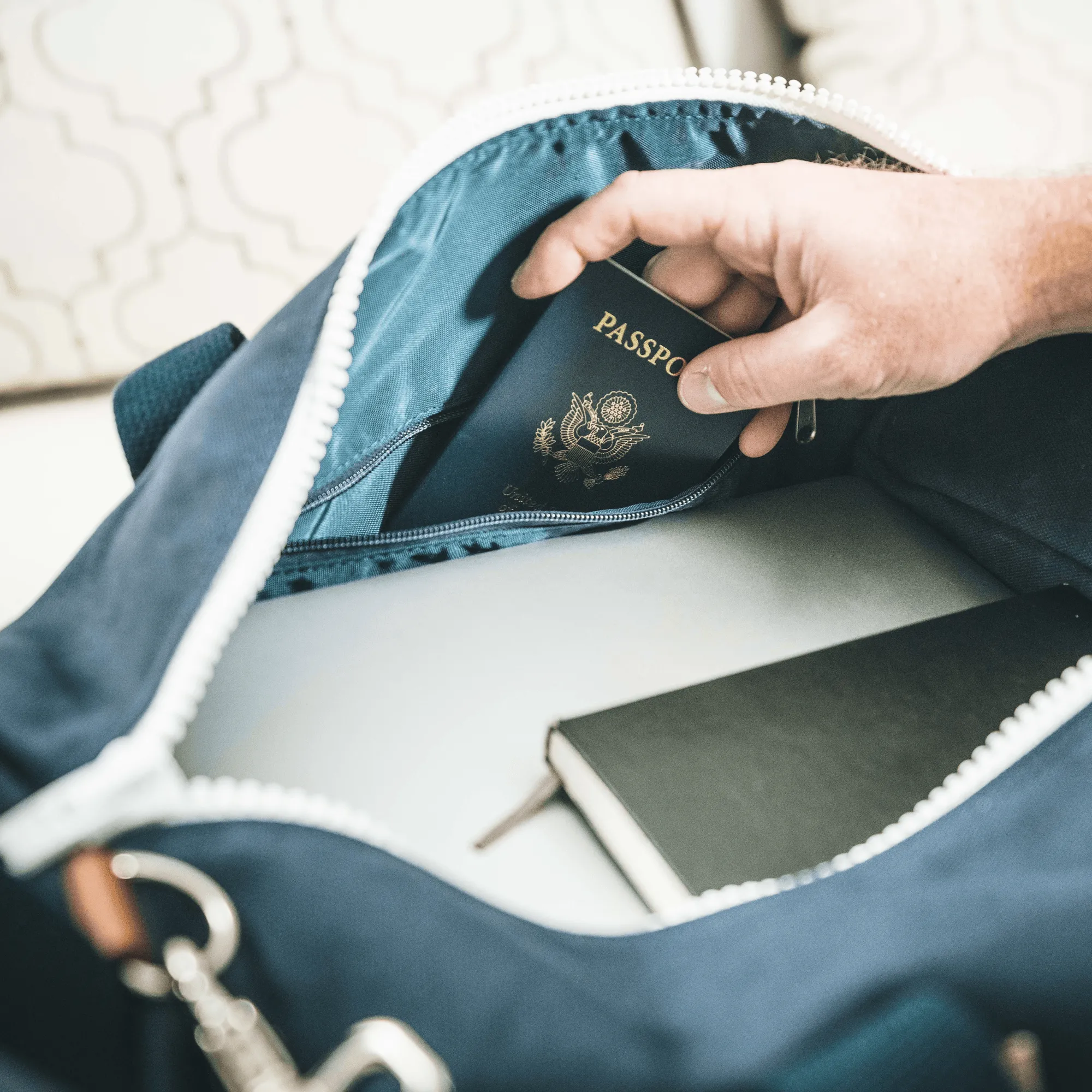 Medium Chatham Duffel Bag- Navy/Navy